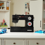 Máquina de Costura Singer Facilitada HD4423 Preta 220V